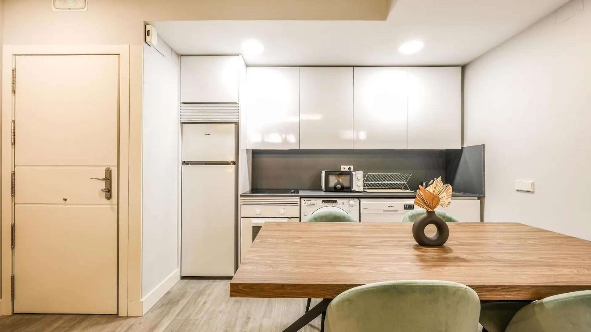 Apartamentos Reformados Act Alquiler Temporal Madrid 0*,