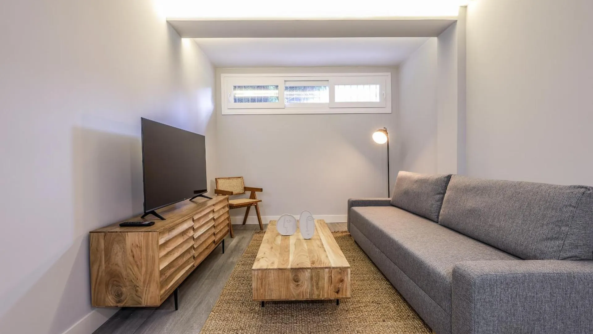 Apartamentos Reformados Act Alquiler Temporal Madrid 0*,